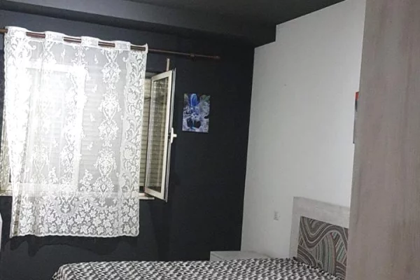 Shtepi me qera Apartament ne Tirane, 2+1, Mobilimi E mobiluar, Pagesa 650  Euro.