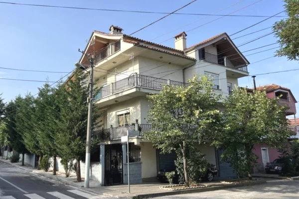 Shtepi ne shitje 5+1 ne Korce - 135,000 Euro