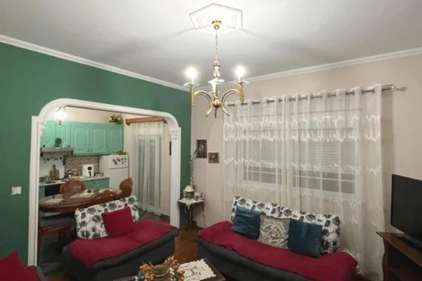 Shtepi ne shitje Vila Luksoze ne Korce, 5+1, Mobilimi E mobiluar, Pagesa 135,000  Euro.