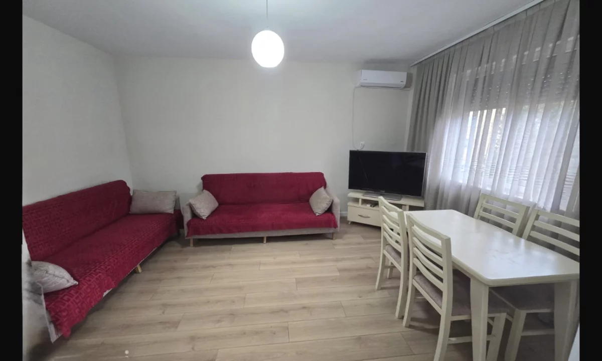 Shtepi me qera Apartament ne Tirane, 1+1, Mobilimi E mobiluar, Pagesa 450  Euro.