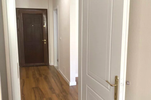 Shtepi ne shitje Apartament ne Tirane, 1+1, Mobilimi Bosh, pa mobiluar, Pagesa 84,000  Euro.