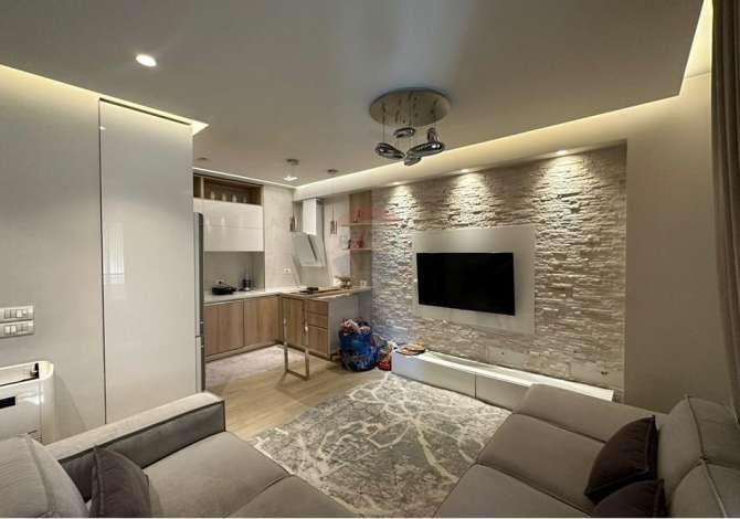 Shtepi me qera 2+1 ne Tirane - 900 Euro