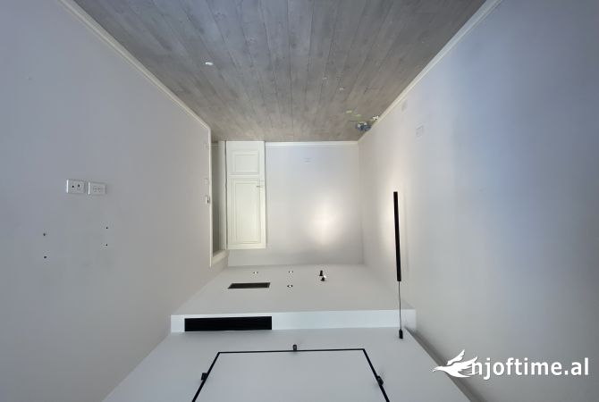 Ambient biznesi me qera 3+1 ne Tirane - 1,000 Euro