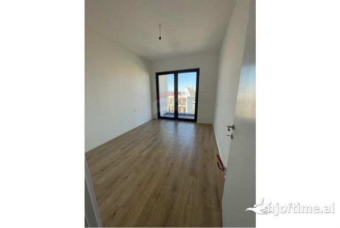 Ambient biznesi me qera 2+1 ne Tirane - 500 Euro