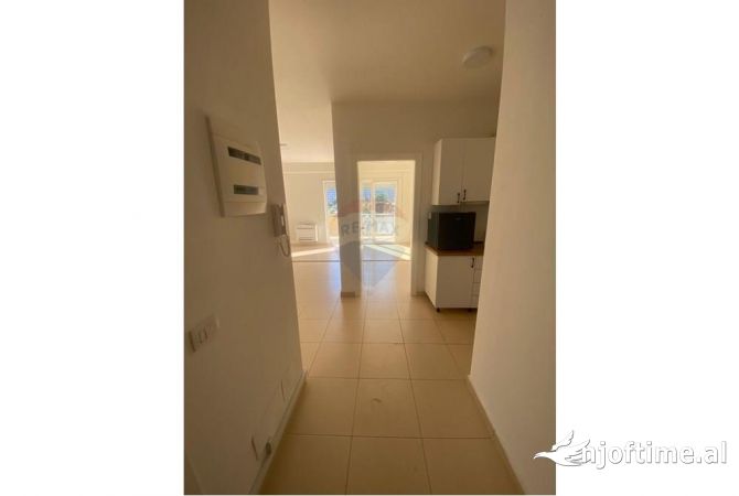 Ambient biznesi me qera 3+1 ne Tirane - 800 Euro