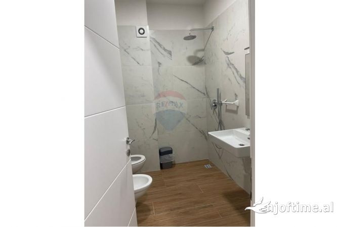 Ambient biznesi me qera 3+1 ne Tirane - 800 Euro