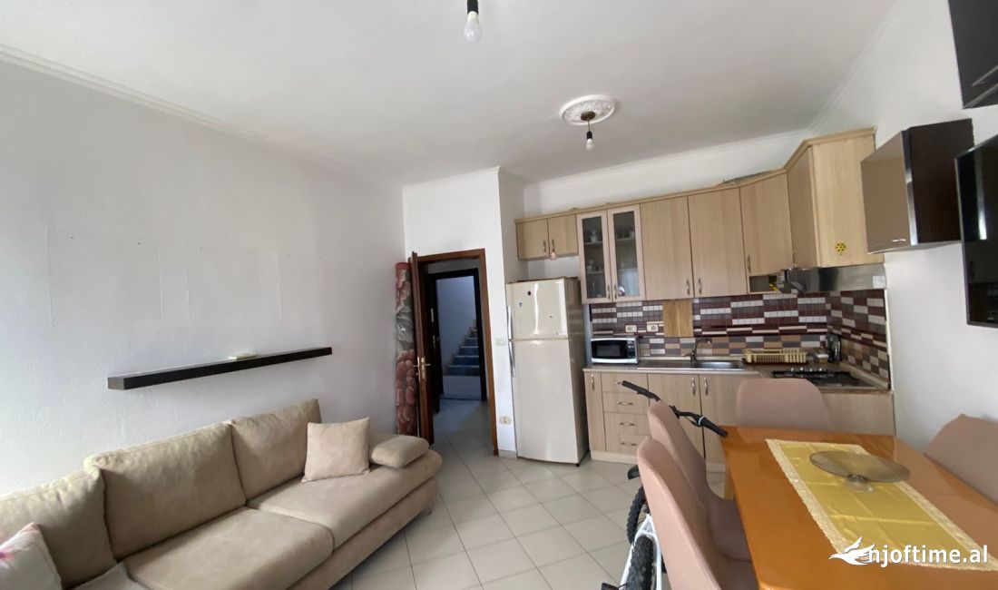 Shtepi me qera Apartament ne Tirane, 1+1, Mobilimi E mobiluar, Pagesa 300  Euro.