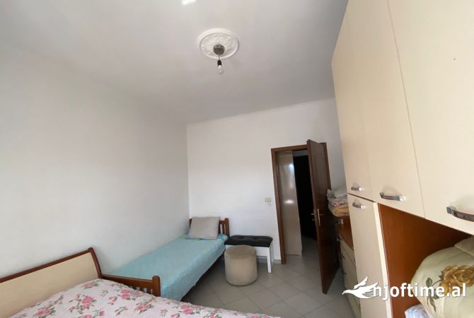 Shtepi me qera Apartament ne Tirane, 1+1, Mobilimi E mobiluar, Pagesa 300  Euro.