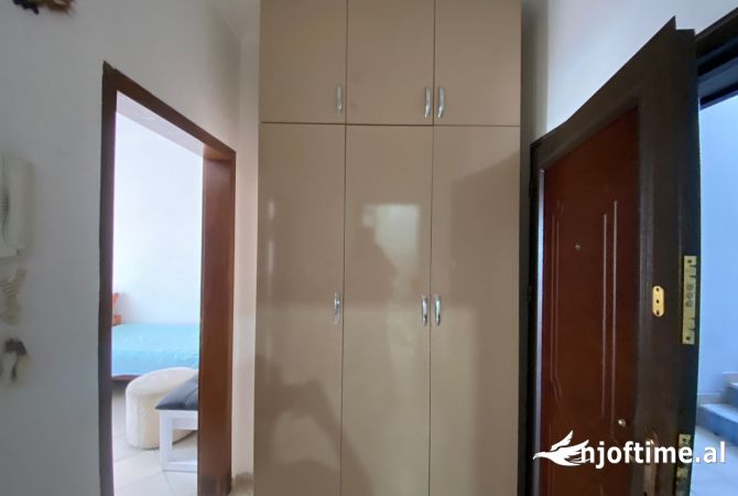Shtepi me qera Apartament ne Tirane, 1+1, Mobilimi E mobiluar, Pagesa 300  Euro.