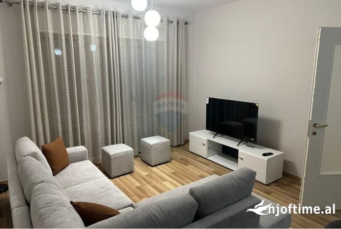 Shtepi me qera Apartament ne Tirane, 2+1, Mobilimi E mobiluar, Pagesa 800  Euro.