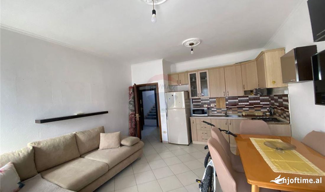 Shtepi me qera Apartament ne Tirane, 1+1, Mobilimi E mobiluar, Pagesa 300  Euro.
