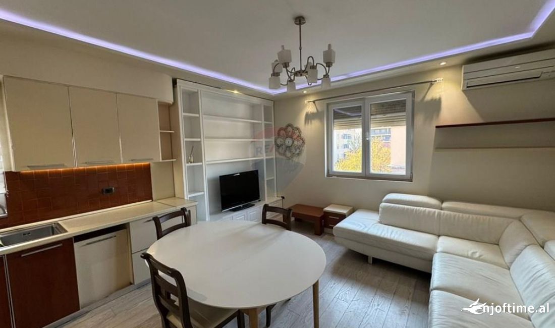 Shtepi me qera Apartament ne Tirane, 2+1, Mobilimi E mobiluar, Pagesa 800  Euro.