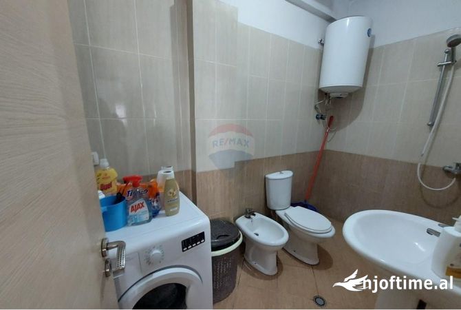 Shtepi ne shitje Apartament ne Tirane, 2+1, Mobilimi Bosh, pa mobiluar, Pagesa 140,000  Euro.
