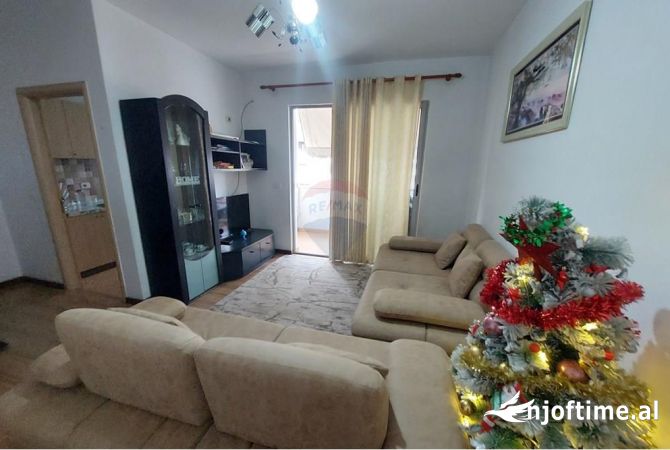 Shtepi ne shitje Apartament ne Tirane, 2+1, Mobilimi Bosh, pa mobiluar, Pagesa 140,000  Euro.
