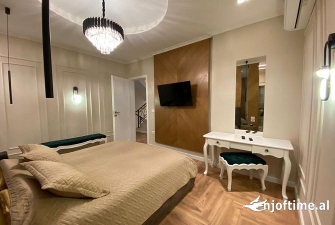 Shtepi me qera Vila Luksoze ne Tirane, 5+1, Mobilimi E mobiluar, Pagesa 2,200  Euro.