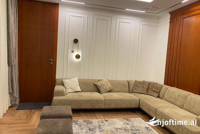 Casa in affitto 5+1 a Tirana - 2,200 Euro
