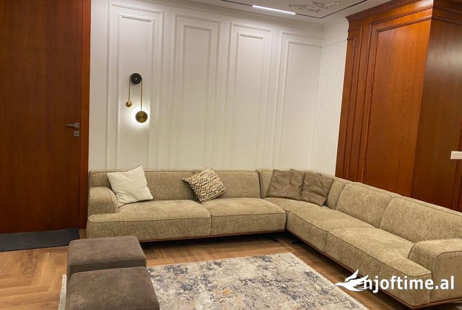 Casa in affitto 5+1 a Tirana - 2,200 Euro