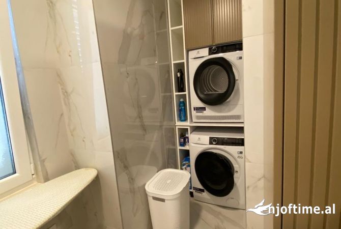 Shtepi me qera Vila Luksoze ne Tirane, 5+1, Mobilimi E mobiluar, Pagesa 2,200  Euro.