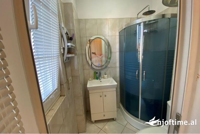 Shtepi ne shitje Apartament ne Tirane, 2+1, Mobilimi E mobiluar, Pagesa 155,000  Euro.