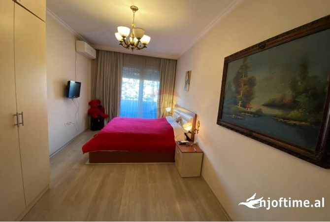 Shtepi ne shitje Apartament ne Tirane, 2+1, Mobilimi E mobiluar, Pagesa 155,000  Euro.