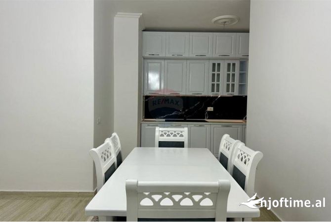 Shtepi me qera Apartament ne Tirane, 2+1, Mobilimi E mobiluar, Pagesa 600  Euro.