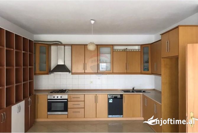 Shtepi me qera 2+1 ne Tirane - 600 Euro