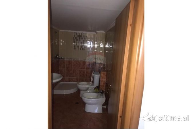 Shtepi me qera Apartament ne Tirane, 2+1, Mobilimi Bosh, pa mobiluar, Pagesa 600  Euro.
