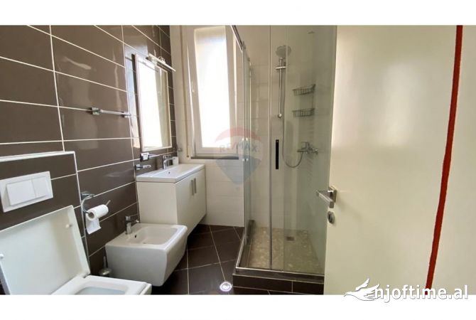 Shtepi me qera Apartament ne Tirane, 2+1, Mobilimi E mobiluar, Pagesa 800  Euro.