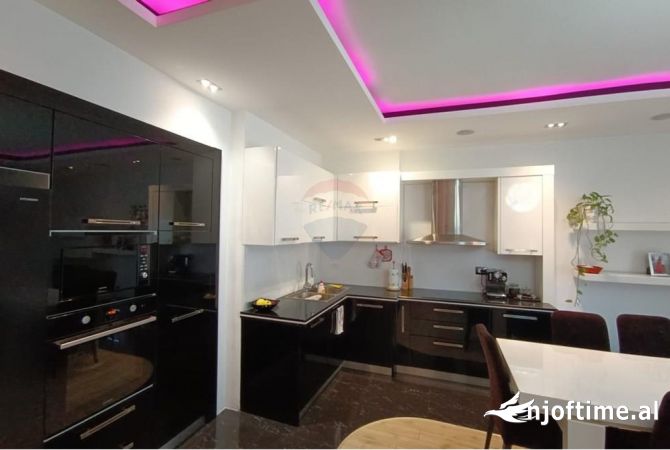 Shtepi me qera Apartament ne Tirane, 2+1, Mobilimi E mobiluar, Pagesa 550  Euro.