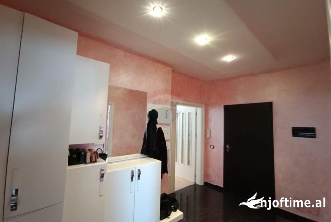 Shtepi me qera Apartament ne Tirane, 2+1, Mobilimi E mobiluar, Pagesa 550  Euro.