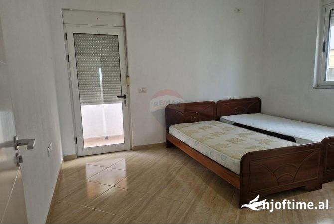 Shtepi me qera Apartament ne Tirane, 2+1, Mobilimi E mobiluar, Pagesa 450  Euro.