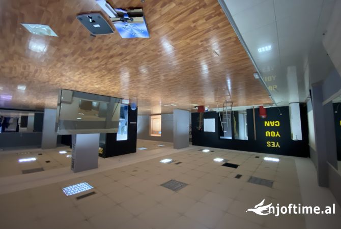 Jepet amabient me qira prane Kika 2