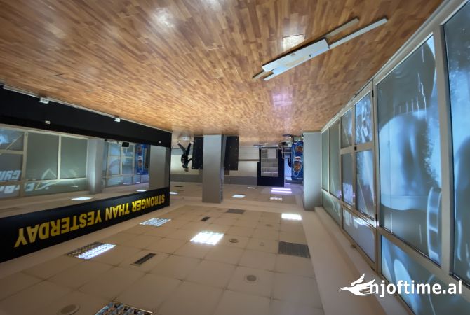 Jepet amabient me qira prane Kika 2