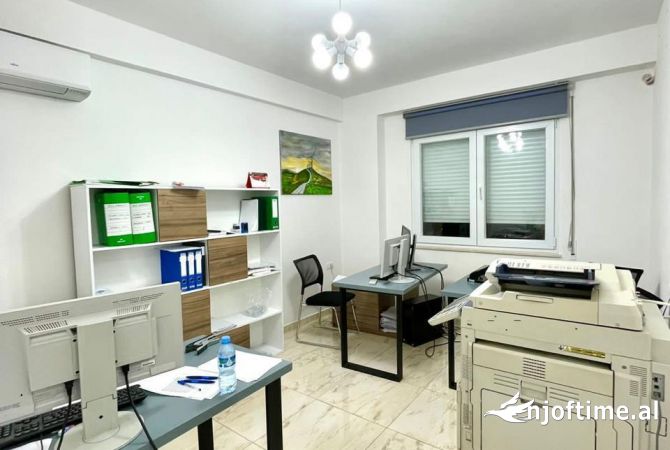 Ambient biznesi me qera 3+1 ne Tirane - 650 Euro