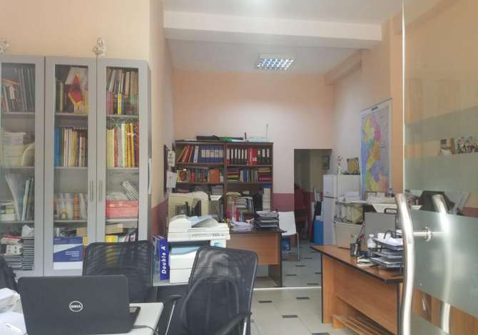 Ambient biznesi me qera 3+1 ne Tirane - 30,000 Leke