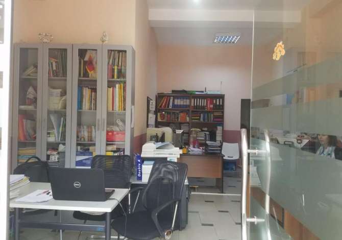 Ambient biznesi me qera 3+1 ne Tirane - 30,000 Leke