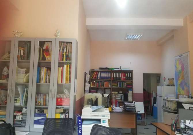 Ambient biznesi me qera 3+1 ne Tirane - 30,000 Leke