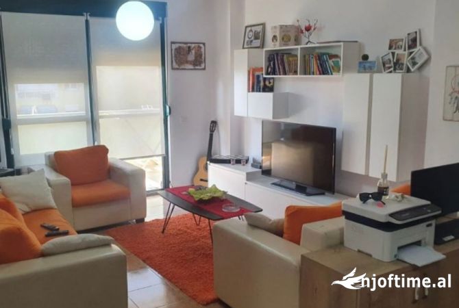 Jepet me qera apartament 2+1 555 Euro Bryli 