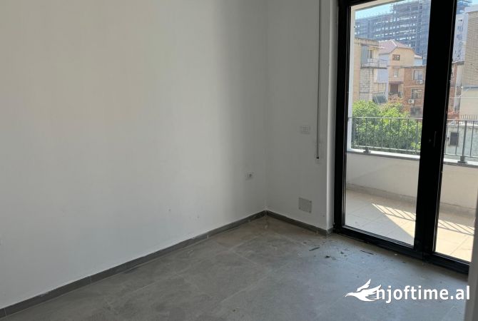 Ambient biznesi me qera 3+1 ne Tirane - 800 Euro