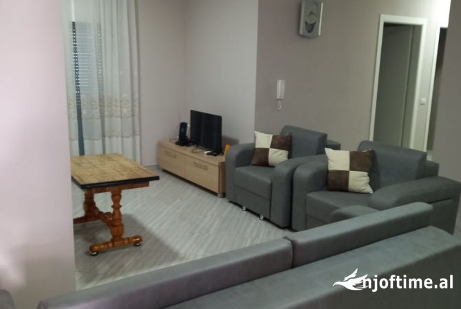 Shtepi me qera 2+1 ne Tirane - 450 Euro