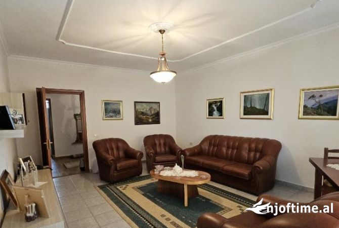 Shtepi me qera 3+1 ne Tirane - 700 Euro