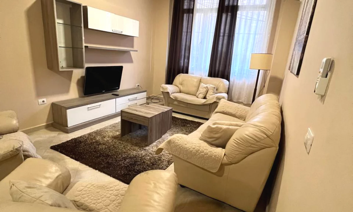 Shtepi me qera Apartament ne Tirane, 2+1, Mobilimi E mobiluar, Pagesa 500  Euro.