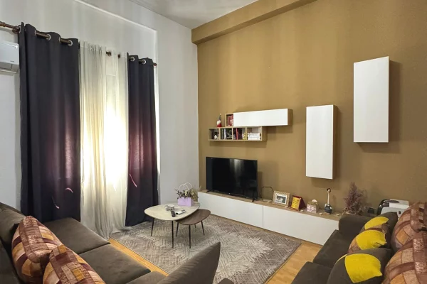 Shtepi me qera 2+1 ne Tirane - 500 Euro