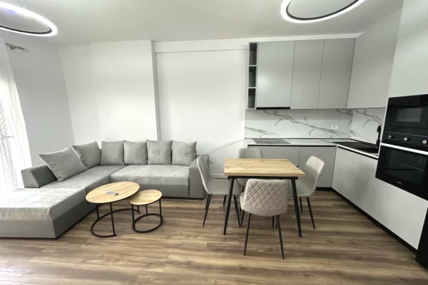 Jepet me qera apartament 2+1 Rruga Qemal Stafa 850 Euro