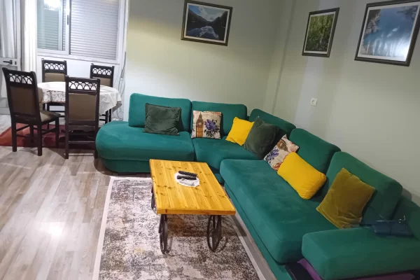 Jepet me qera apartament 1+1 Gjimnazi Partizani 530 Euro