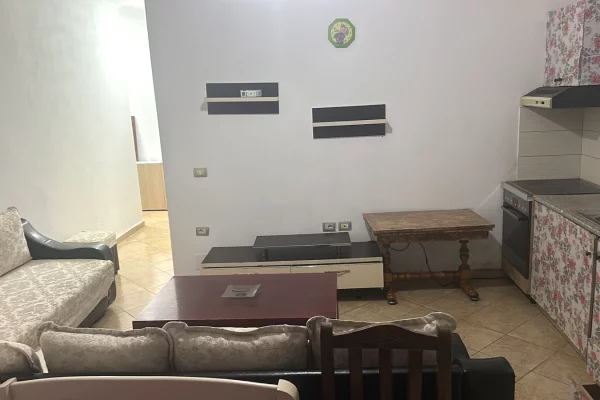 Shtepi me qera 2+1 ne Tirane - 450 Euro