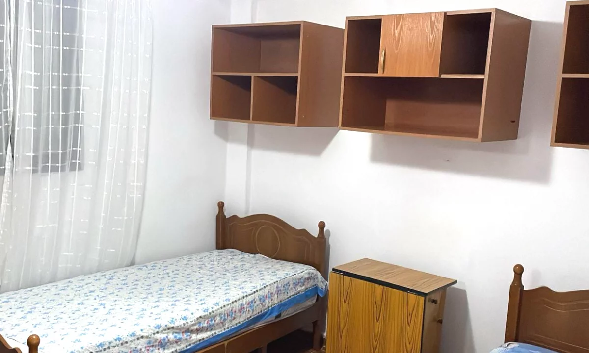 Shtepi me qera Apartament ne Tirane, 1+1, Mobilimi E mobiluar, Pagesa 250  Euro.