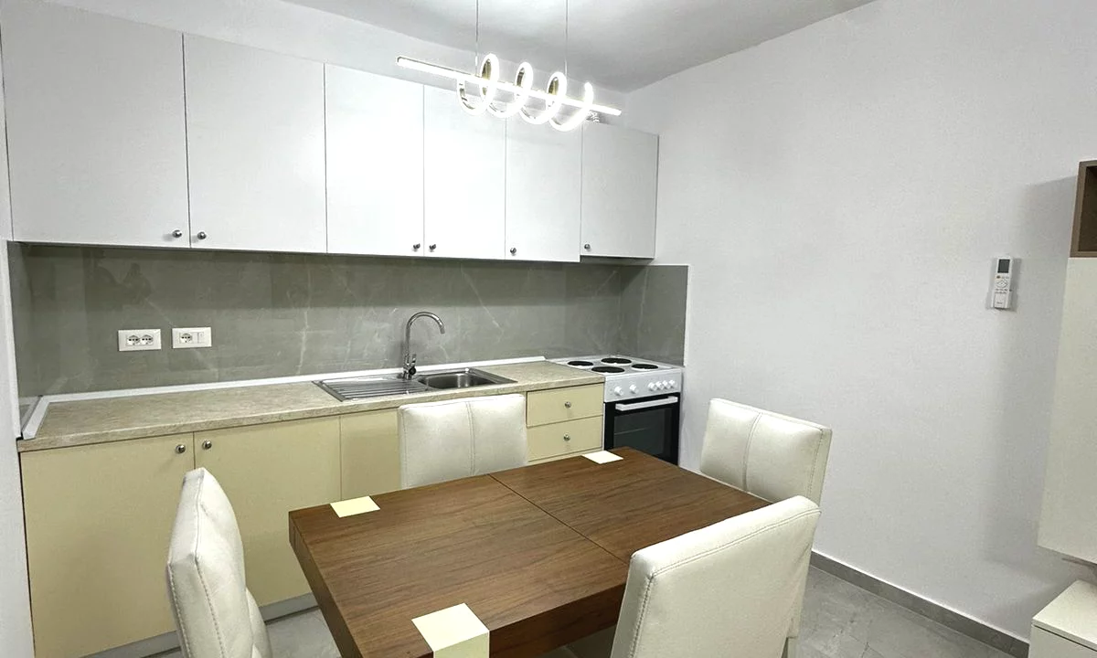 Shtepi me qera Apartament ne Tirane, 2+1, Mobilimi E mobiluar, Pagesa 450  Euro.