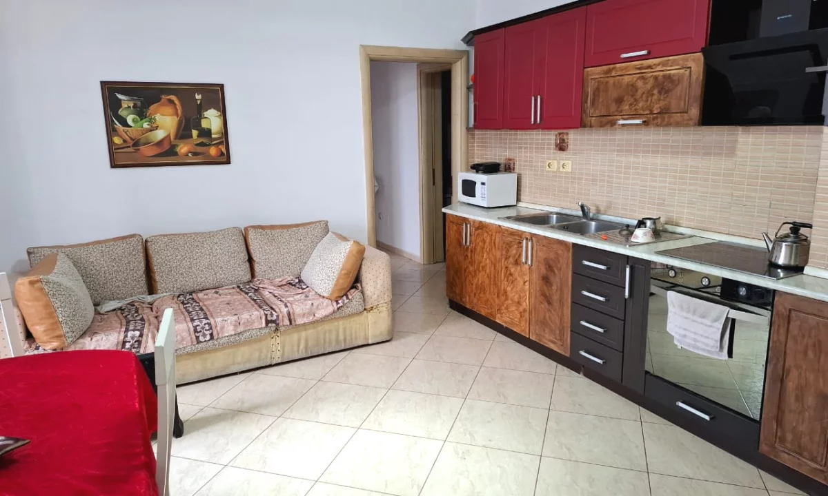 Shtepi me qera Apartament ne Tirane, 3+1, Mobilimi E mobiluar, Pagesa 700  Euro.