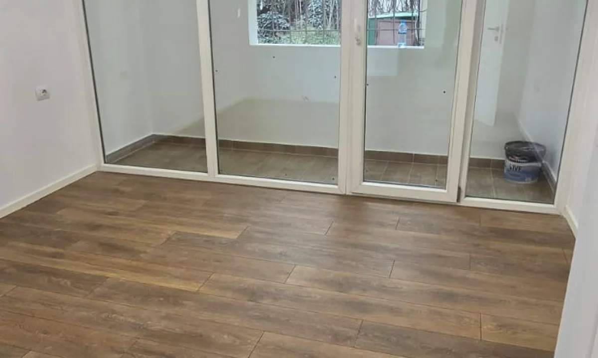 Shtepi ne shitje Apartament ne Tirane, 1+1, Mobilimi Bosh, pa mobiluar, Pagesa 137,000  Euro.